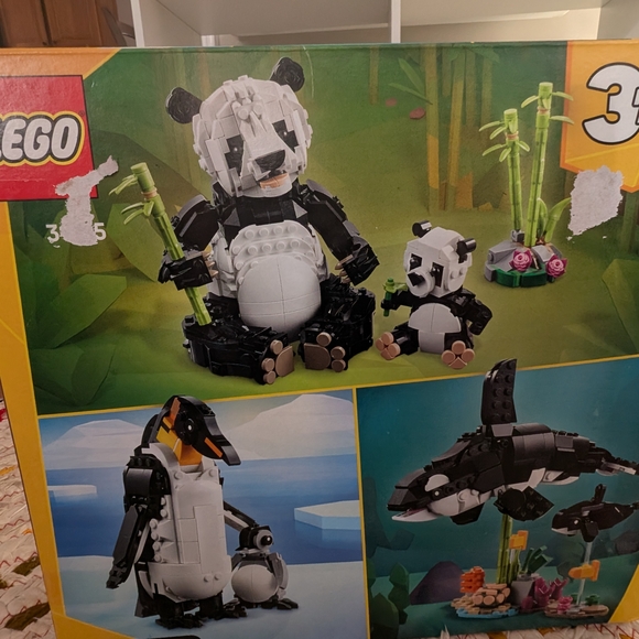 LEGO Creator Panda Family Set 3 in 1 - Lego Set # 31165 - Picture 2 of 2